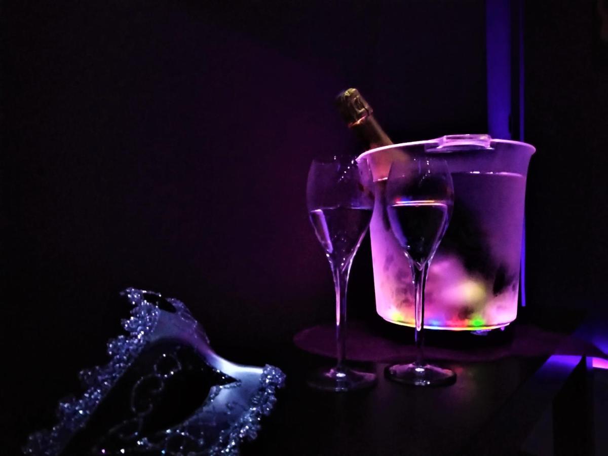 L'Alcove Du 510 - Spa - Chambre Romantique - Sauna - Salle De Jeux มงโตบ็อง ภายนอก รูปภาพ