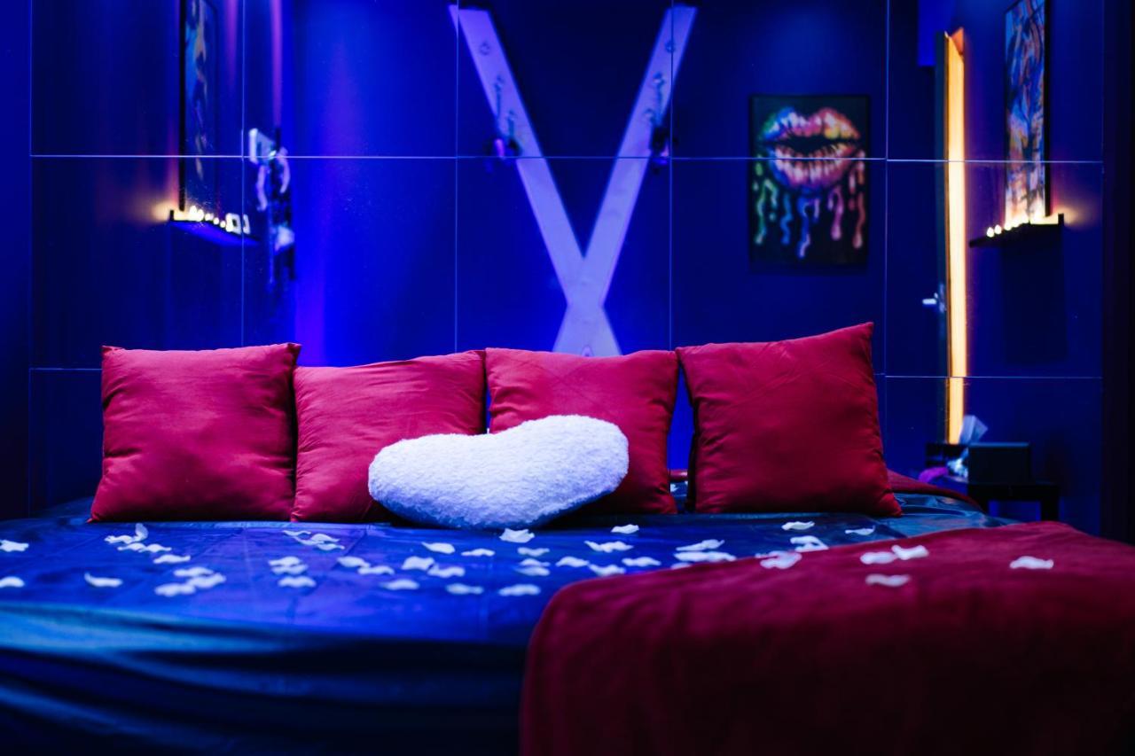 L'Alcove Du 510 - Spa - Chambre Romantique - Sauna - Salle De Jeux มงโตบ็อง ภายนอก รูปภาพ