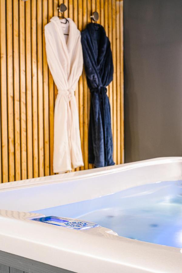 L'Alcove Du 510 - Spa - Chambre Romantique - Sauna - Salle De Jeux มงโตบ็อง ภายนอก รูปภาพ