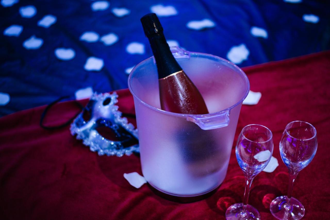 L'Alcove Du 510 - Spa - Chambre Romantique - Sauna - Salle De Jeux มงโตบ็อง ภายนอก รูปภาพ