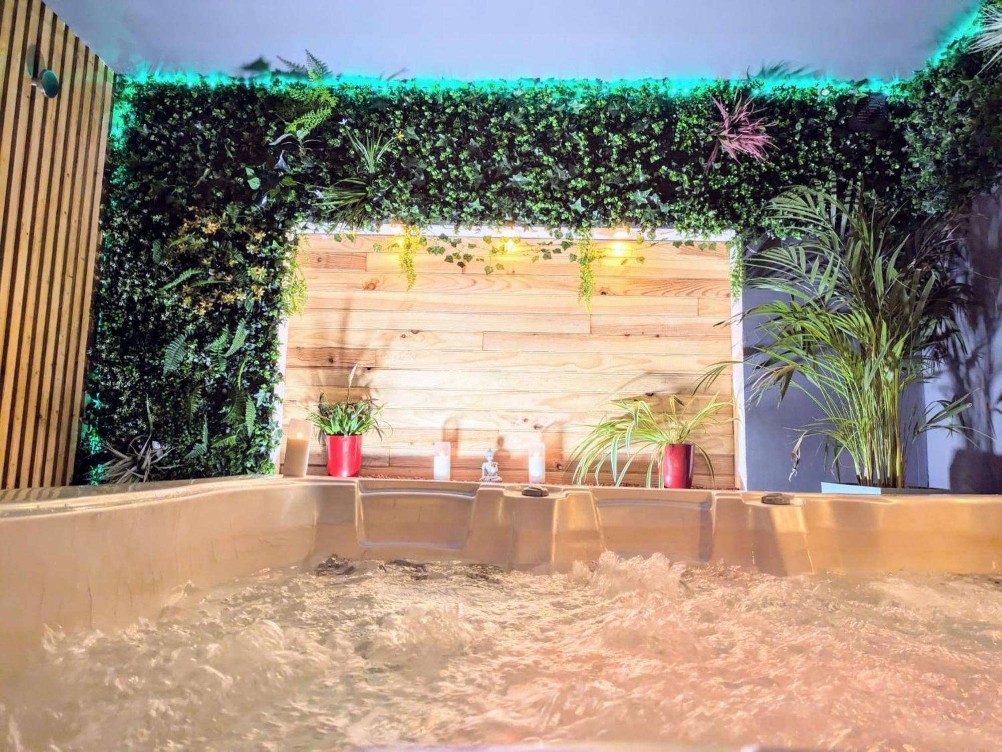 L'Alcove Du 510 - Spa - Chambre Romantique - Sauna - Salle De Jeux มงโตบ็อง ภายนอก รูปภาพ