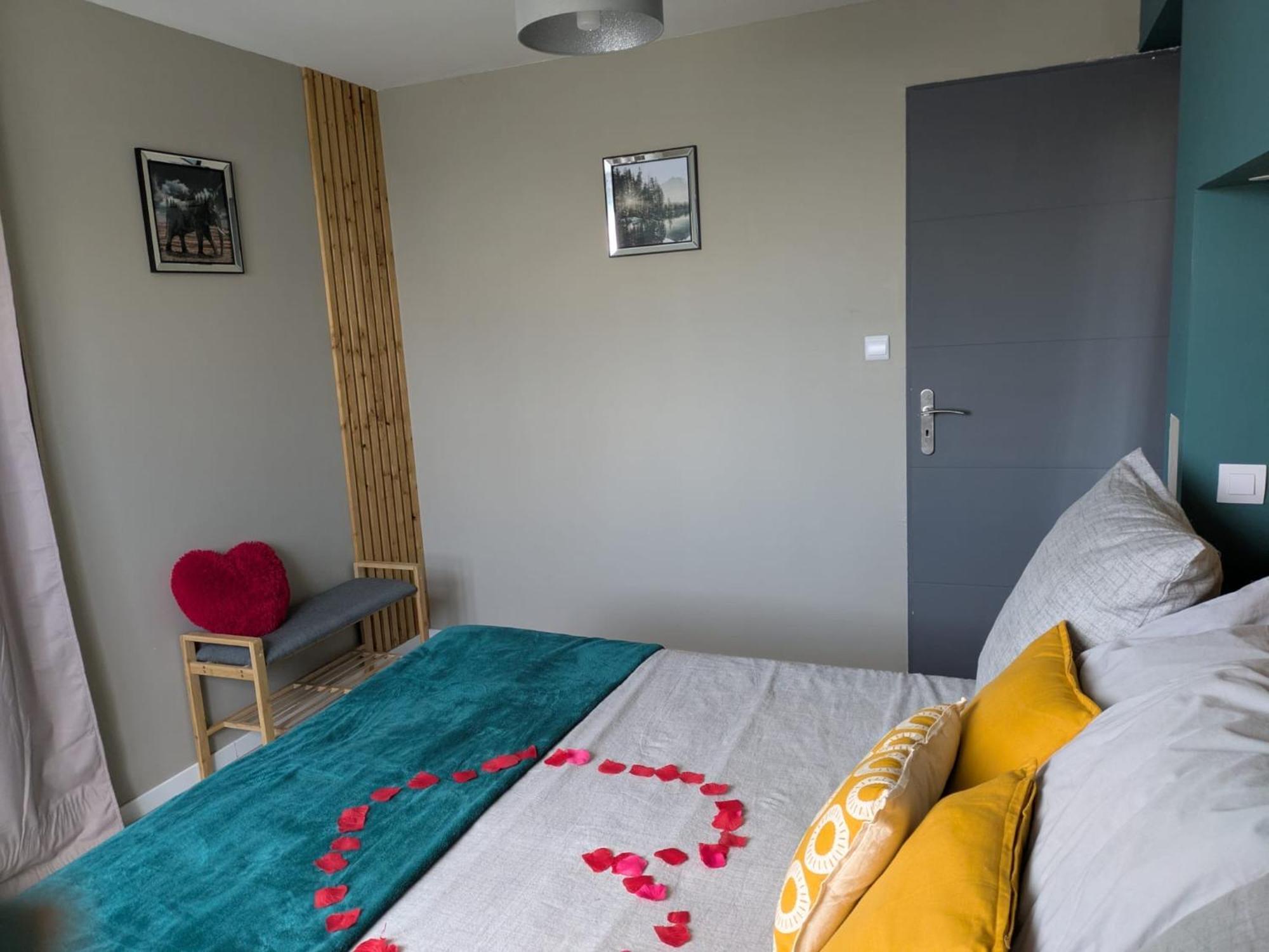 L'Alcove Du 510 - Spa - Chambre Romantique - Sauna - Salle De Jeux มงโตบ็อง ภายนอก รูปภาพ