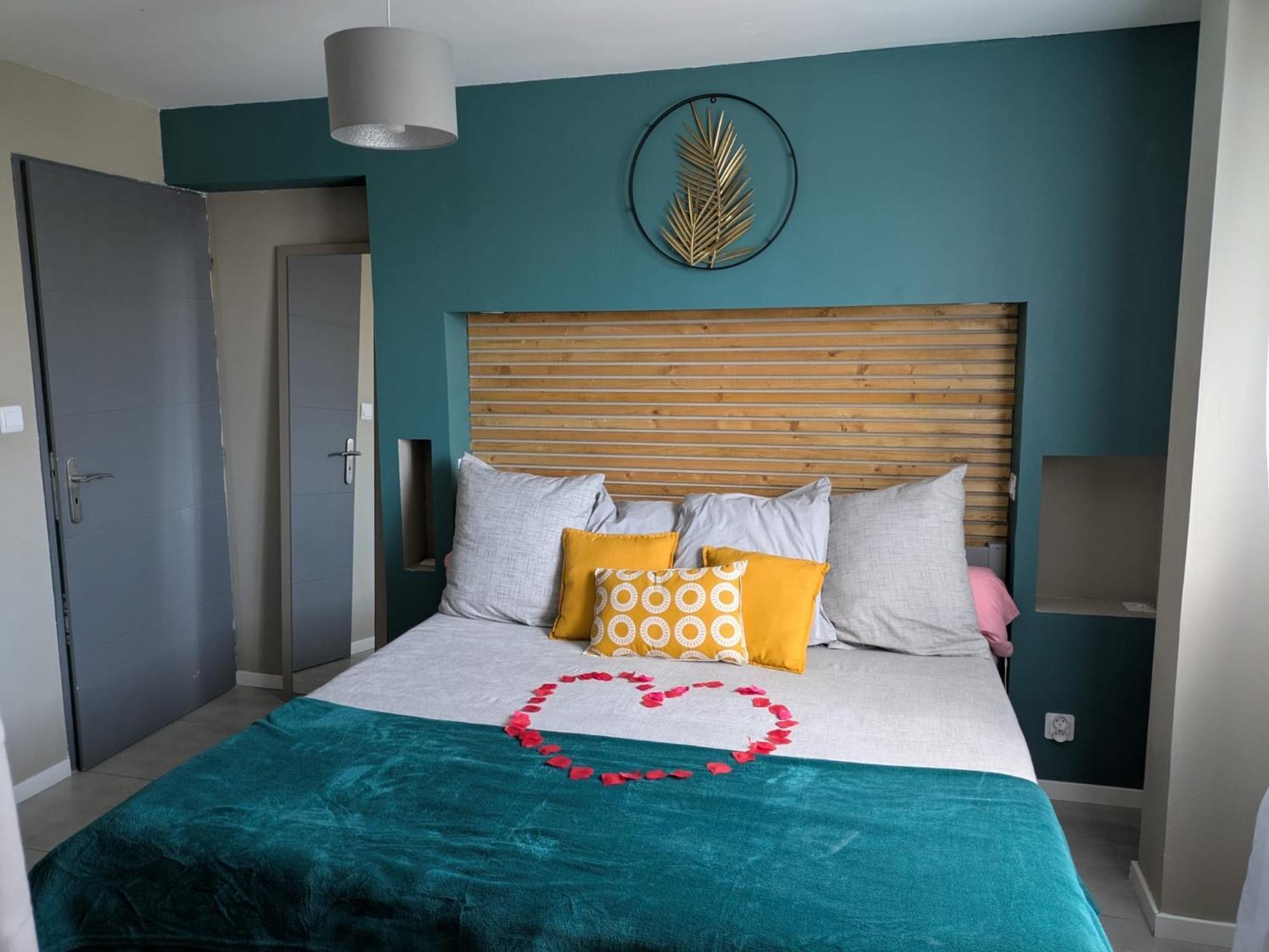 L'Alcove Du 510 - Spa - Chambre Romantique - Sauna - Salle De Jeux มงโตบ็อง ภายนอก รูปภาพ